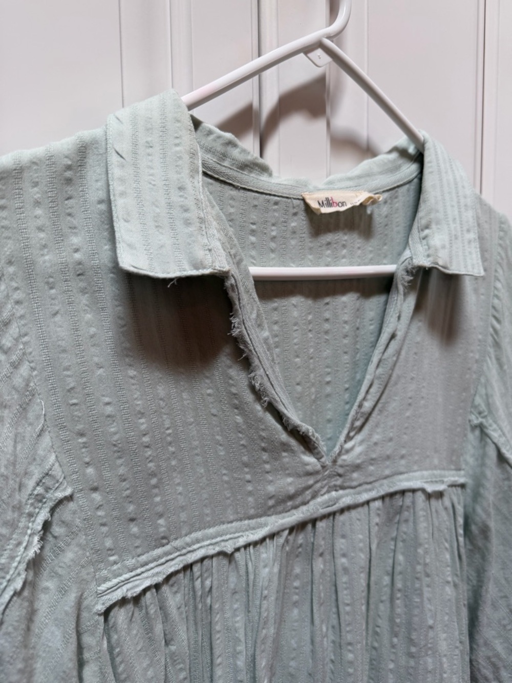 Millibon Mint Textured Flowy V-Neck Blouse - Picture 2 of 5